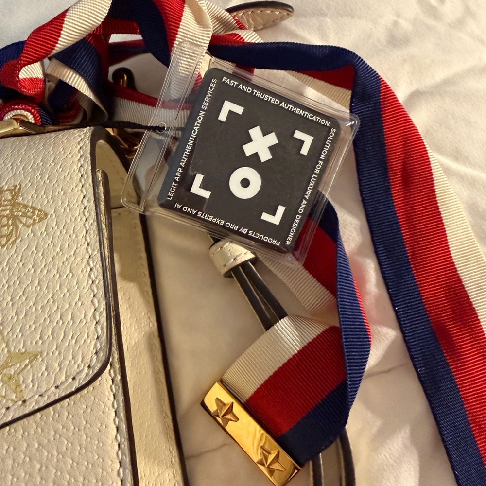 Vintage Gucci Stevie bee bag Crossbody Bag this bag is authentic with COA - Picture 3 of 8